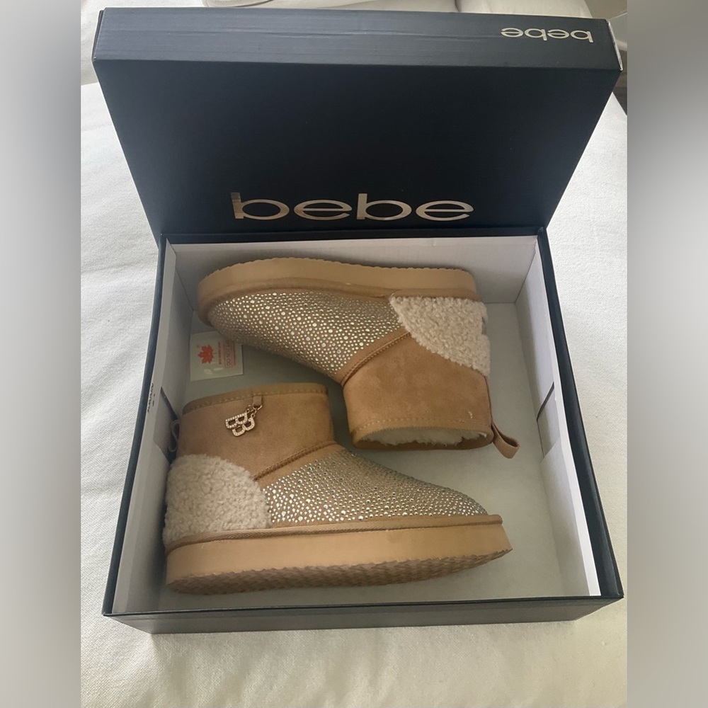 Bebe Faux Fur Rhinestone Tan Boots.
Size 6.